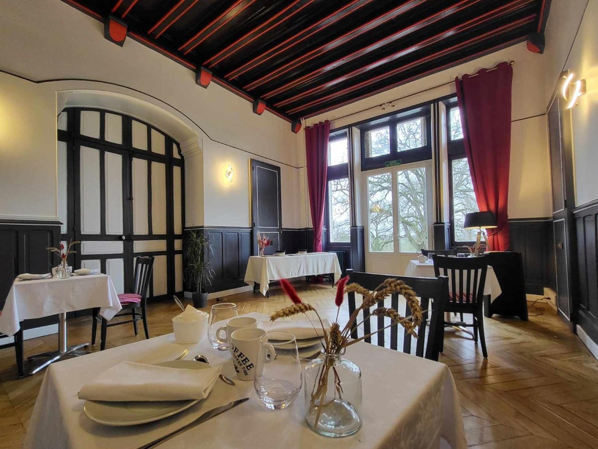 Chateau De La Rose Cluis Esterno foto